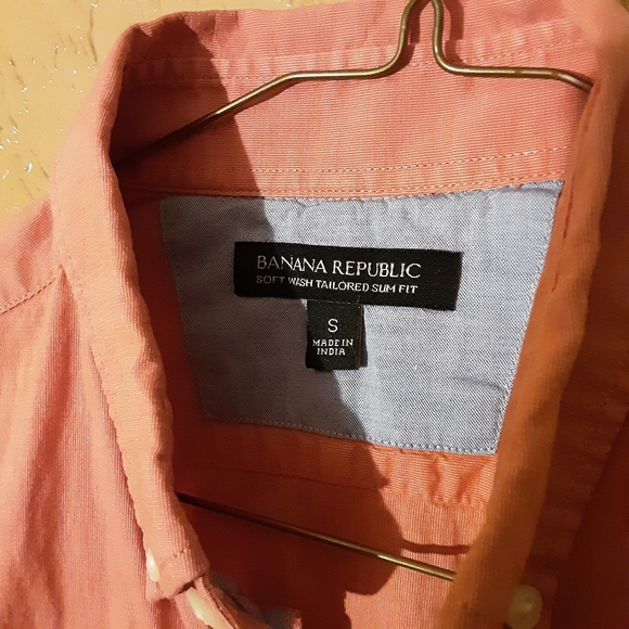 Banana Republic Men's Coral Button-Down Shirt - Picture 3 of 3